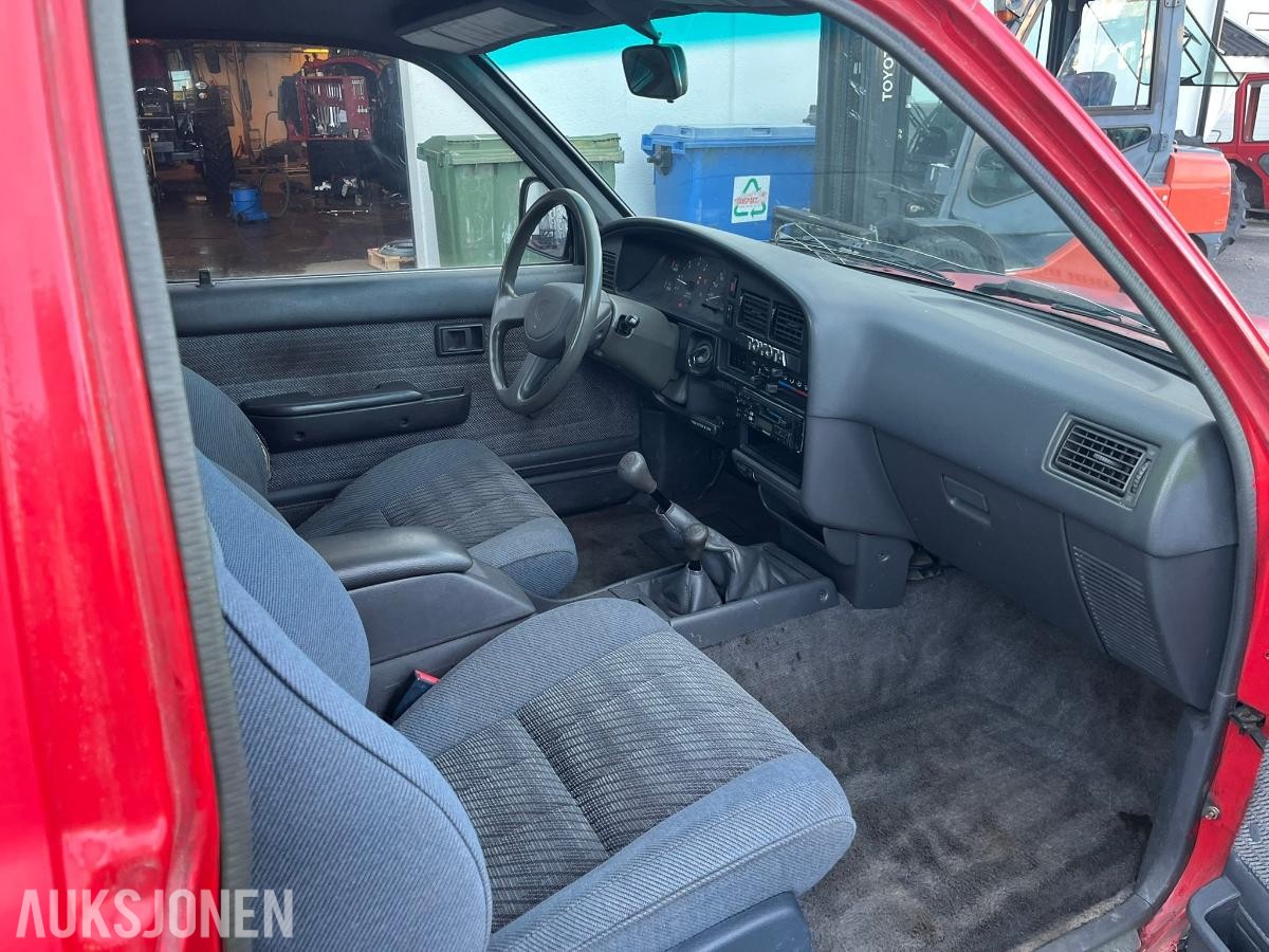 1992 Toyota HiLux 2.4 Diesel 83hk 4WD *INGEN MINSTEPRIS*