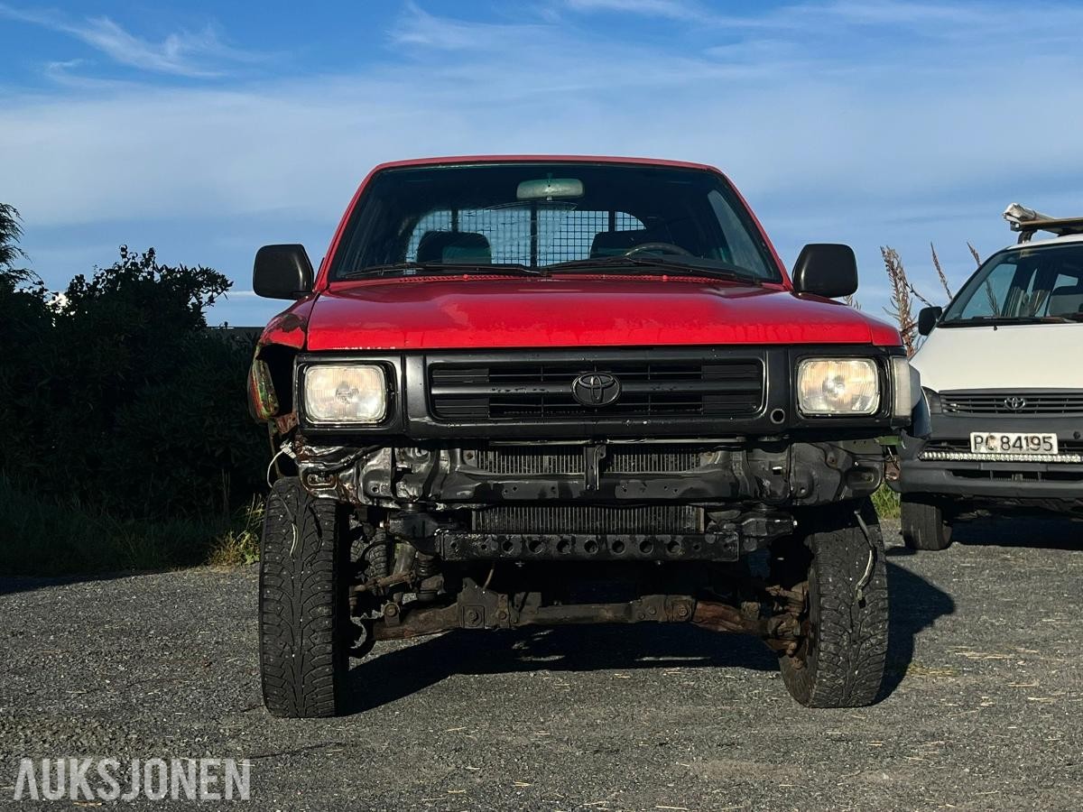 1992 Toyota HiLux 2.4 Diesel 83hk 4WD *INGEN MINSTEPRIS*