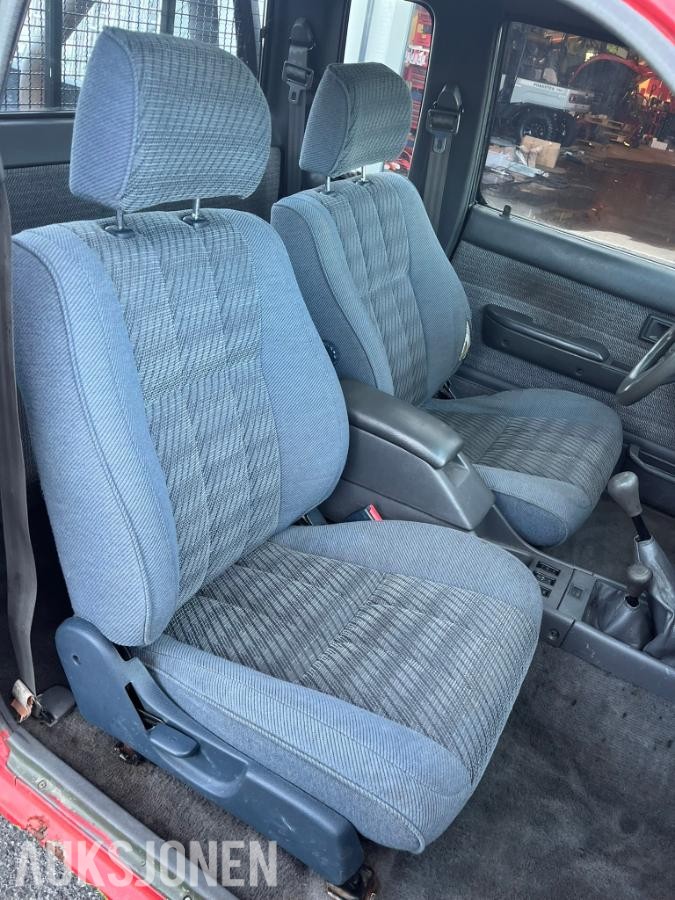 1992 Toyota HiLux 2.4 Diesel 83hk 4WD *INGEN MINSTEPRIS*