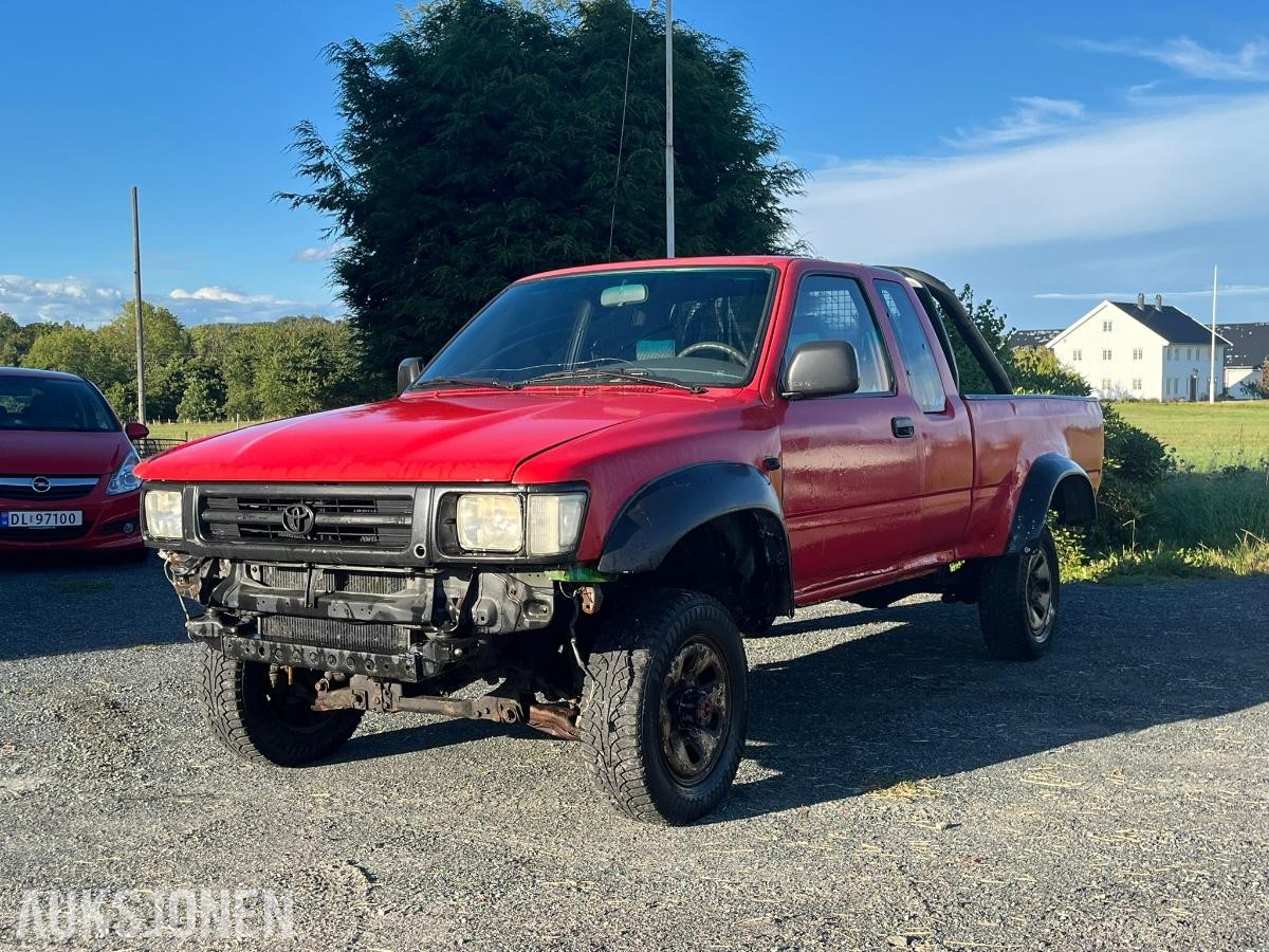 1992 Toyota HiLux 2.4 Diesel 83hk 4WD *INGEN MINSTEPRIS*