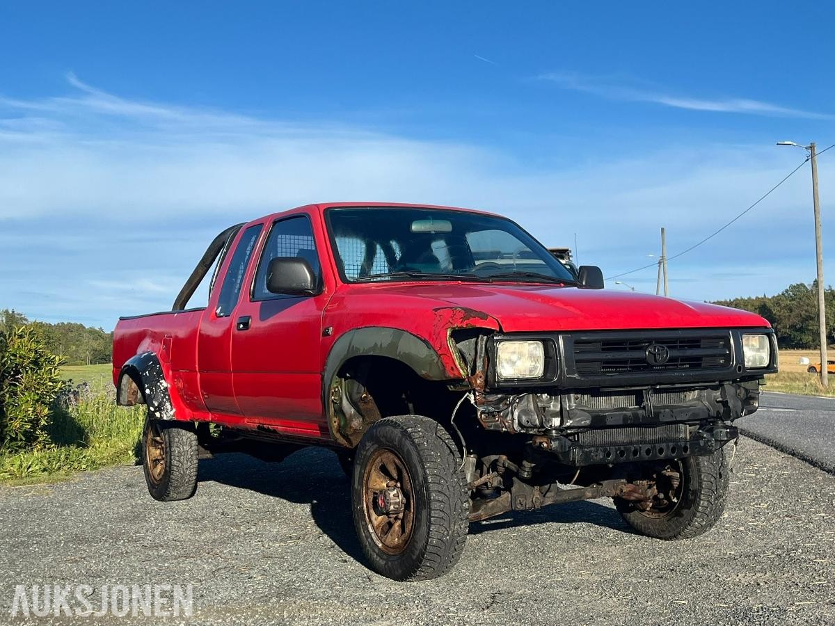 1992 Toyota HiLux 2.4 Diesel 83hk 4WD *INGEN MINSTEPRIS*