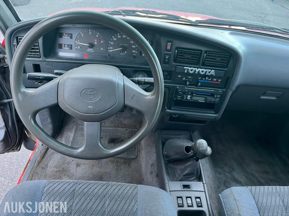 1992 Toyota HiLux 2.4 Diesel 83hk 4WD *INGEN MINSTEPRIS*