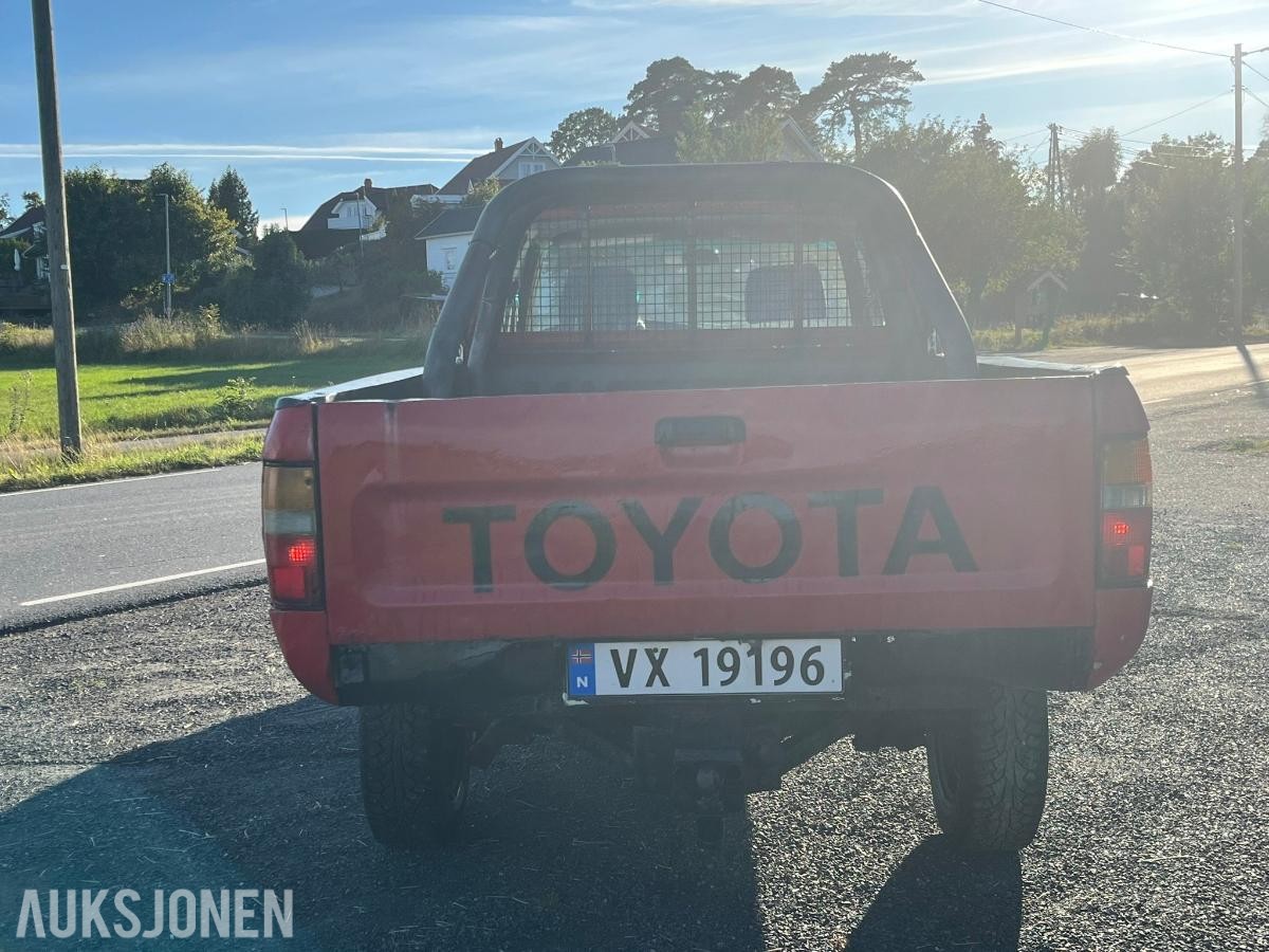 1992 Toyota HiLux 2.4 Diesel 83hk 4WD *INGEN MINSTEPRIS*