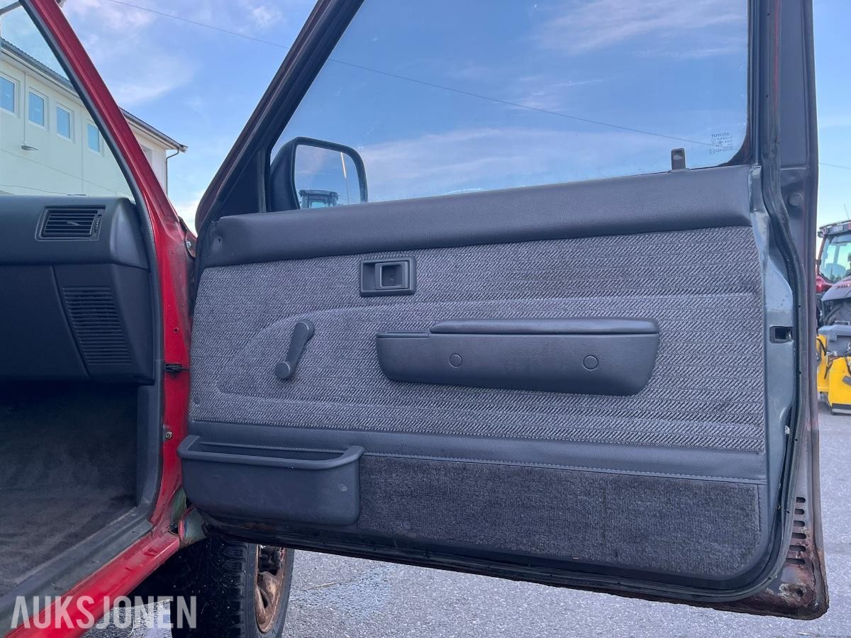 1992 Toyota HiLux 2.4 Diesel 83hk 4WD *INGEN MINSTEPRIS*