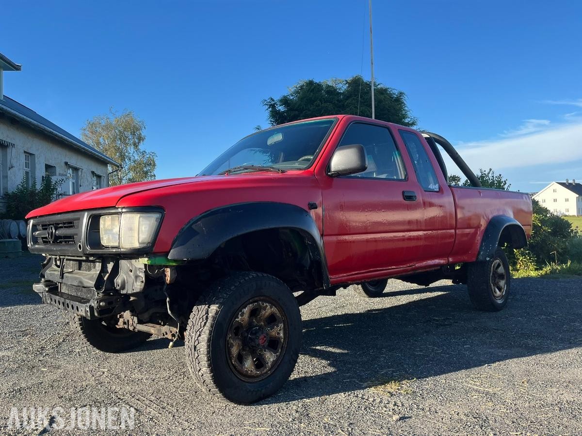 1992 Toyota HiLux 2.4 Diesel 83hk 4WD *INGEN MINSTEPRIS*