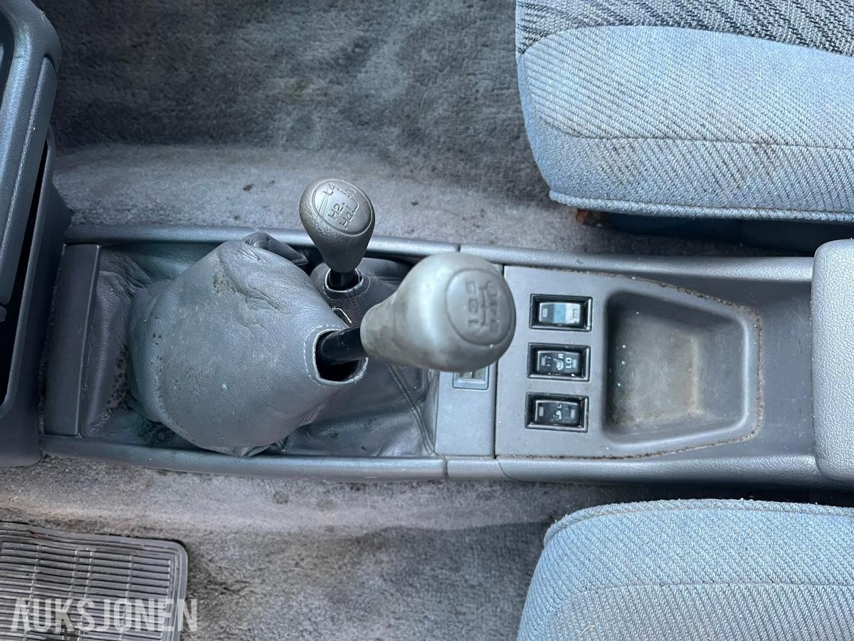 1992 Toyota HiLux 2.4 Diesel 83hk 4WD *INGEN MINSTEPRIS*