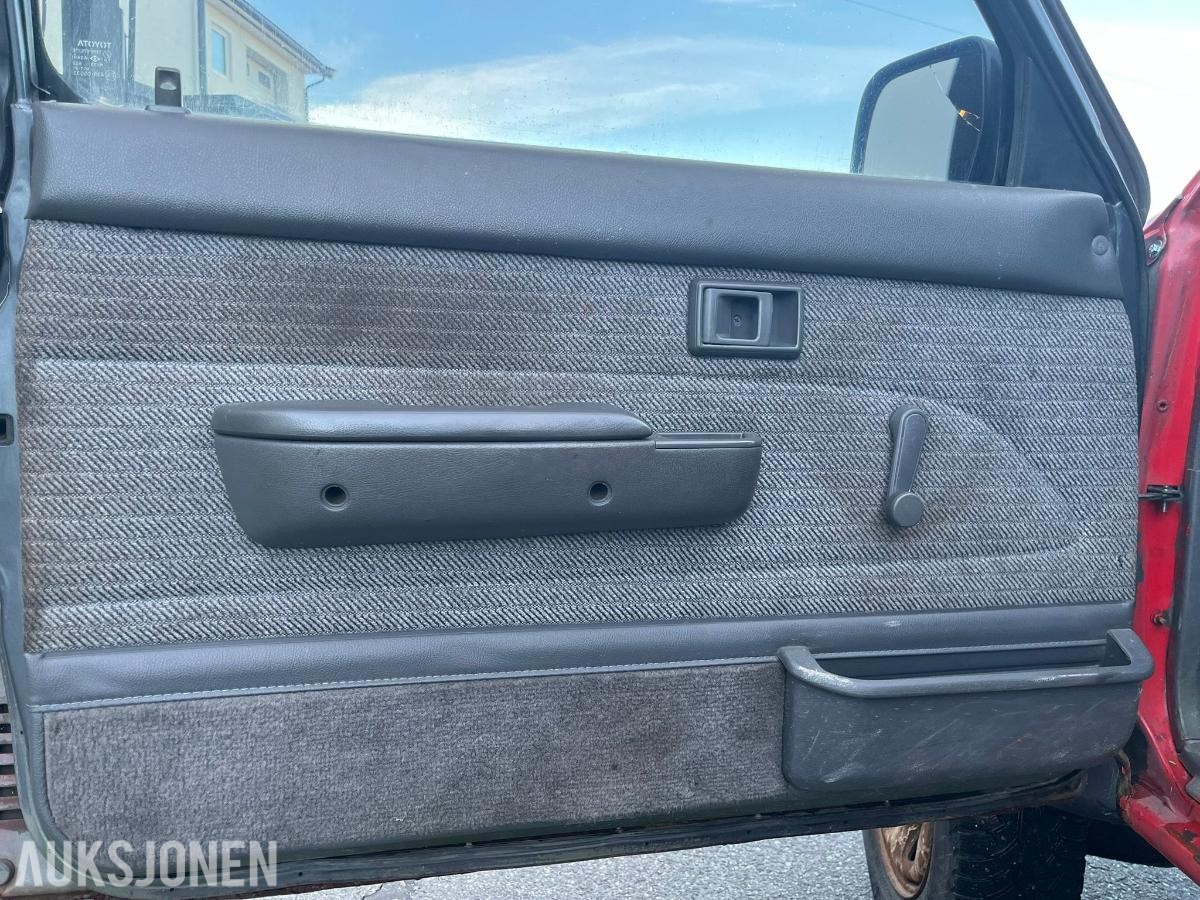 1992 Toyota HiLux 2.4 Diesel 83hk 4WD *INGEN MINSTEPRIS*