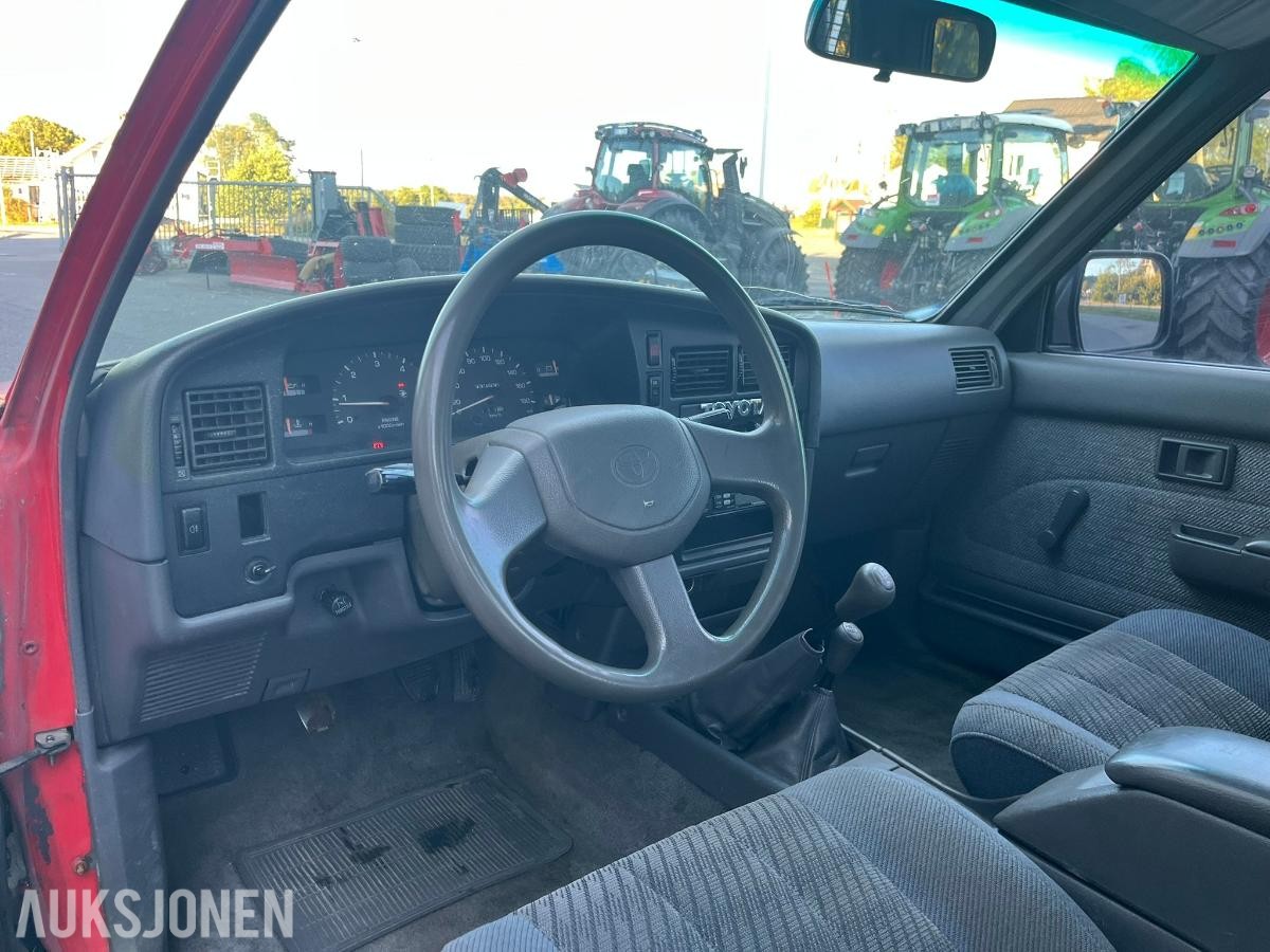 1992 Toyota HiLux 2.4 Diesel 83hk 4WD *INGEN MINSTEPRIS*