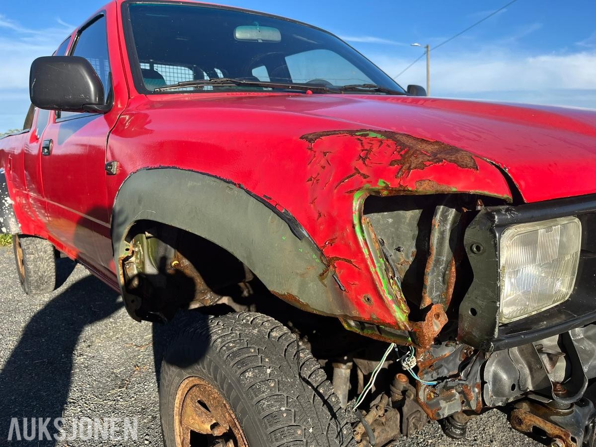 1992 Toyota HiLux 2.4 Diesel 83hk 4WD *INGEN MINSTEPRIS*
