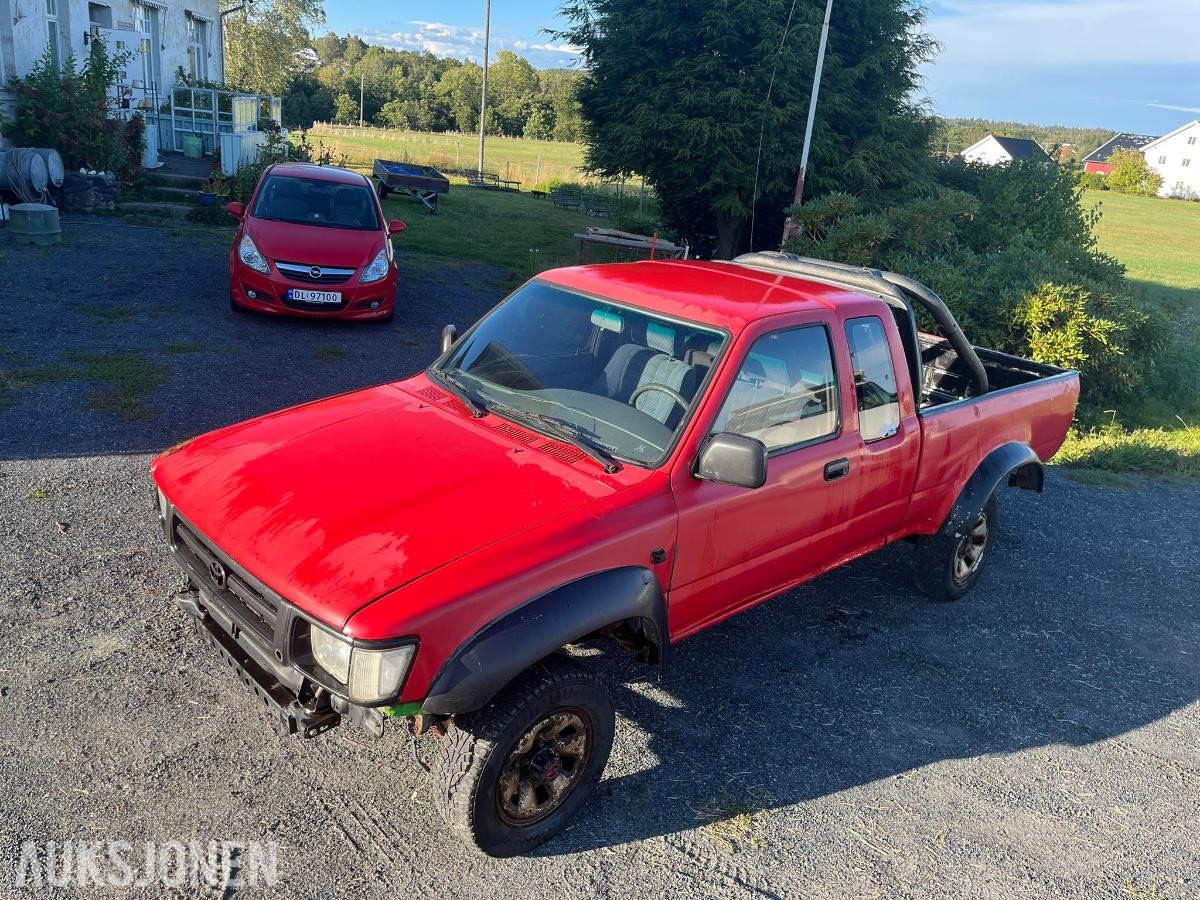1992 Toyota HiLux 2.4 Diesel 83hk 4WD *INGEN MINSTEPRIS*