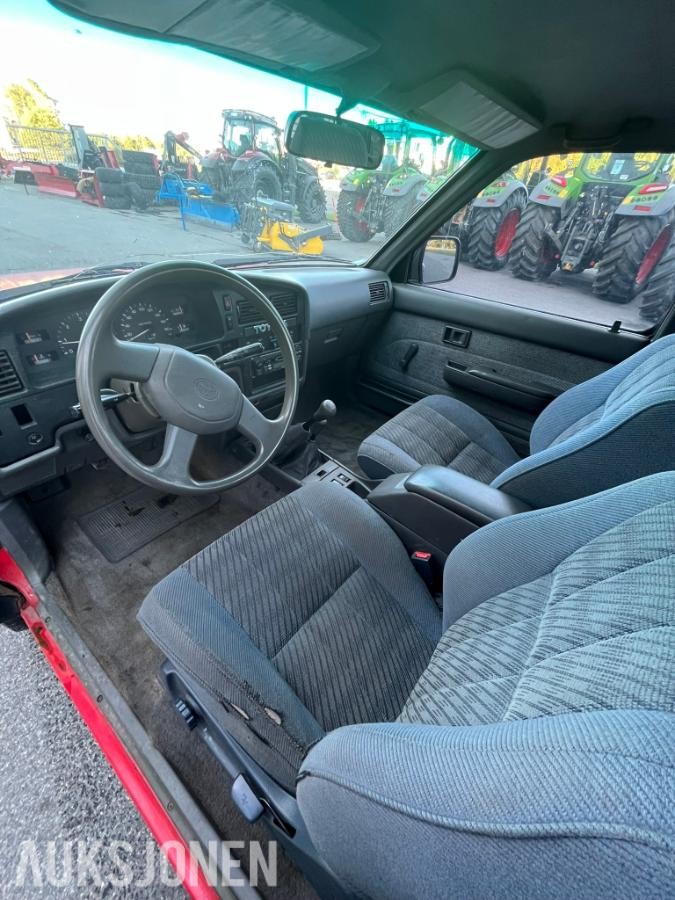 1992 Toyota HiLux 2.4 Diesel 83hk 4WD *INGEN MINSTEPRIS*