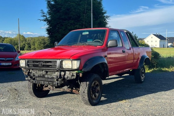 1992 Toyota HiLux 2.4 Diesel 83hk 4WD *INGEN MINSTEPRIS*