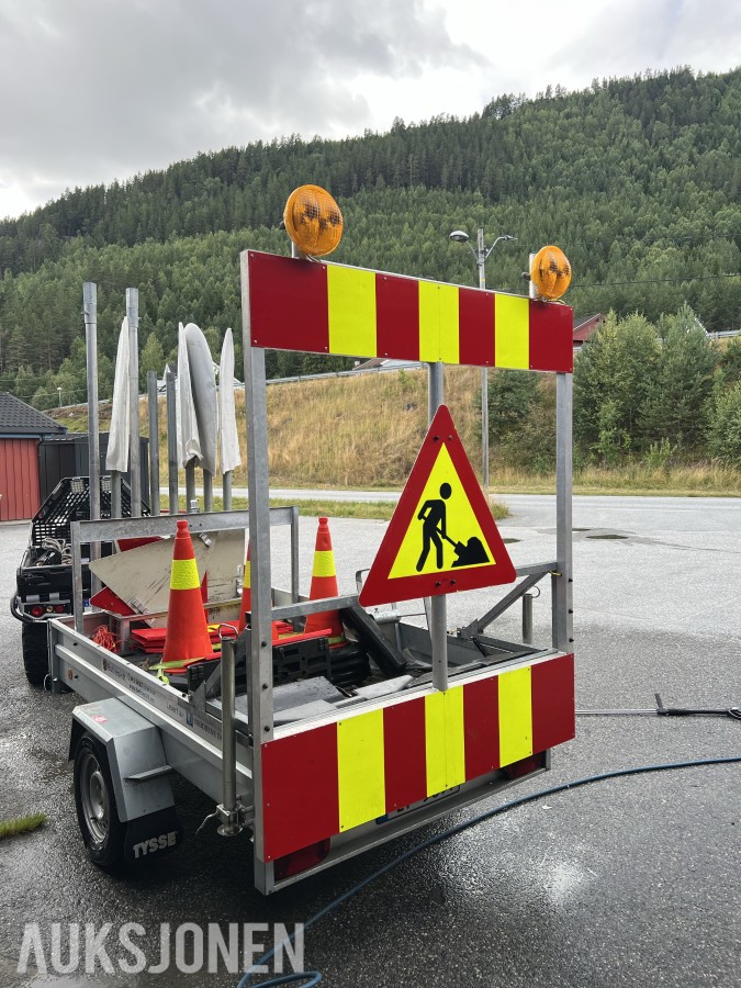2011 Tysse skilthenger med varsellys 