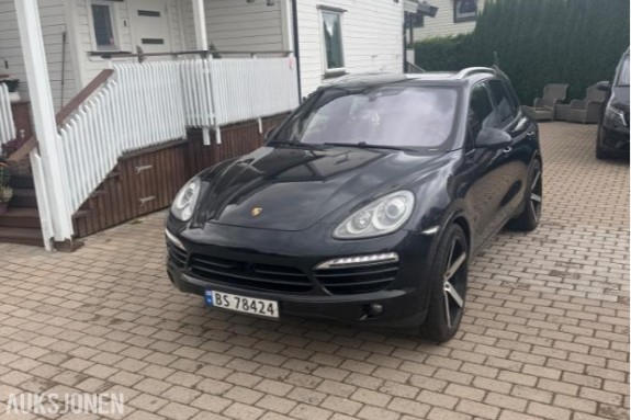 2014 Porsche Cayenne 3.0 211hk 4 automat adaptiv cruisekontrolll hengerfeste forvarmer motor soltak s+v dekk eu ok 05.2027