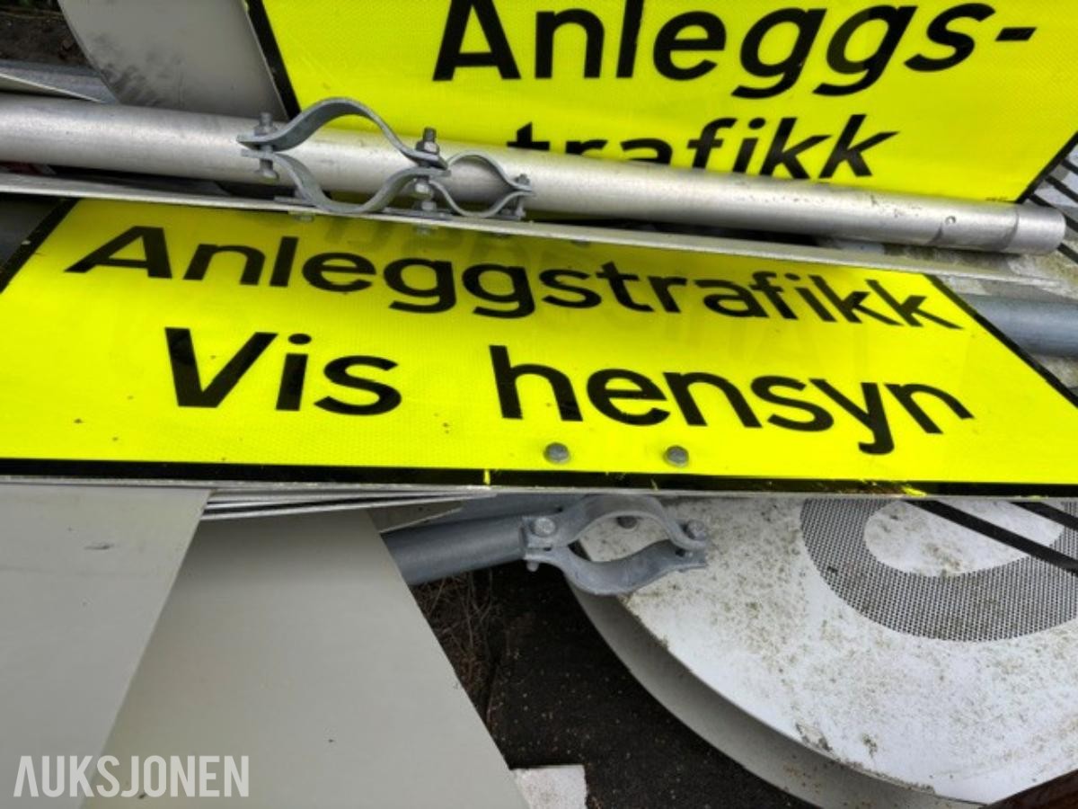 Skiltpakke med trafikk- og anleggsskilt