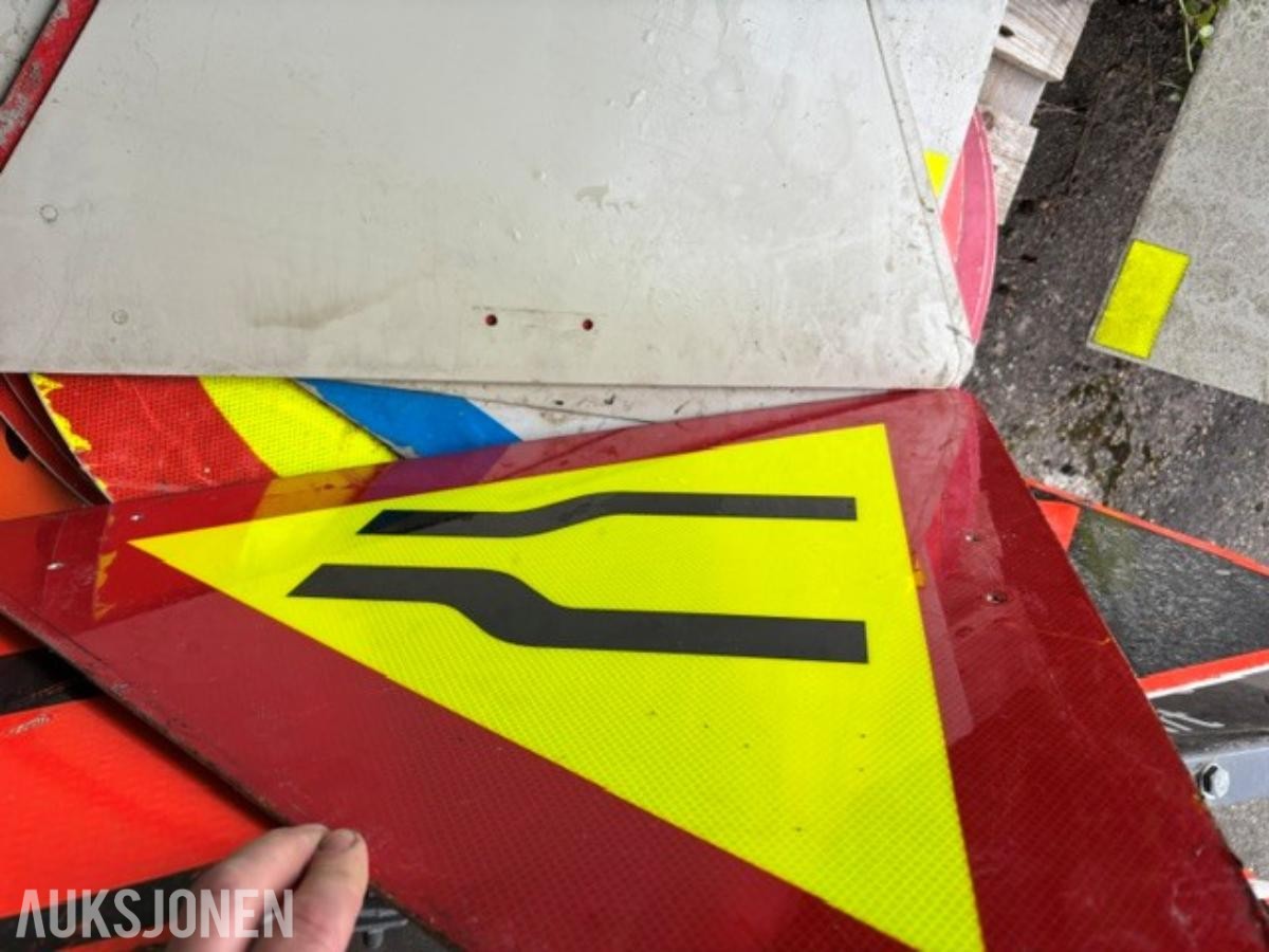 Skiltpakke med trafikk- og anleggsskilt