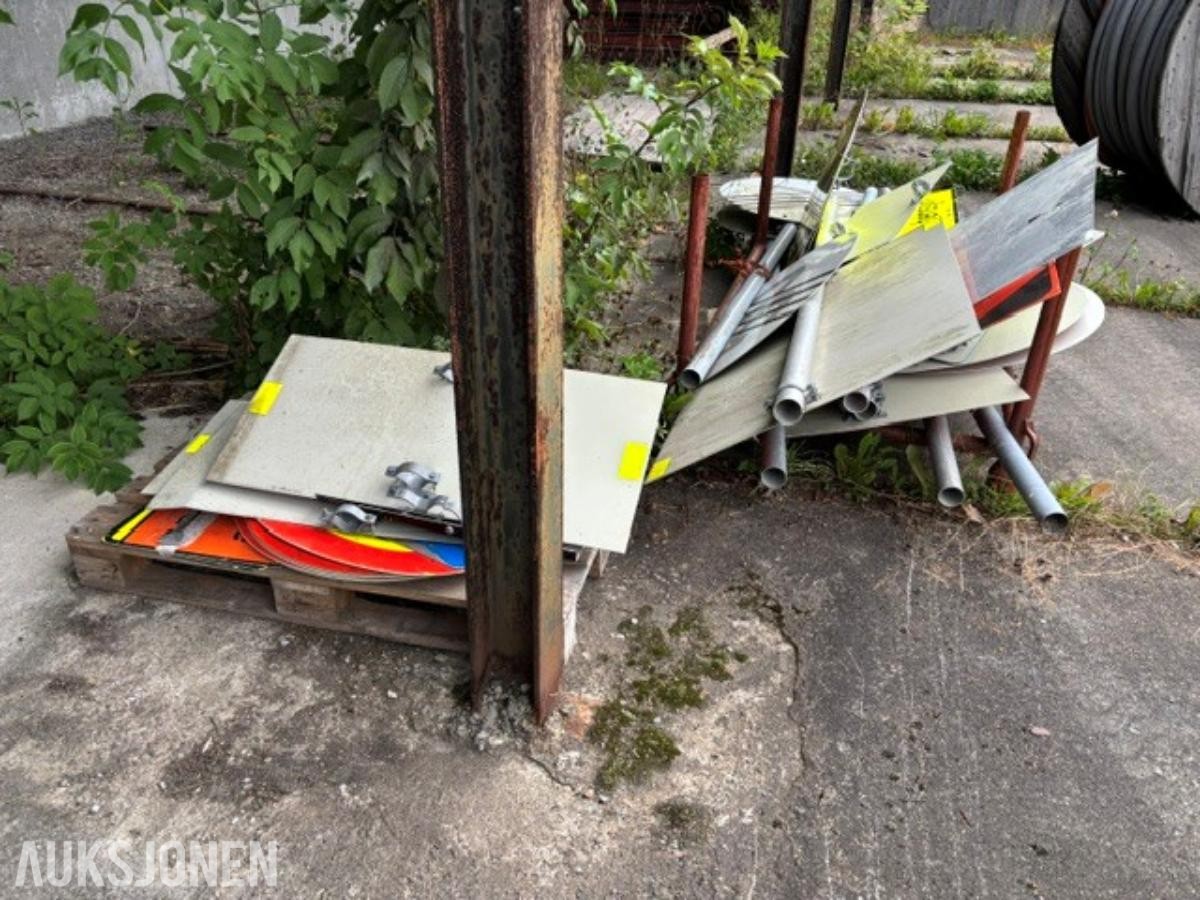 Skiltpakke med trafikk- og anleggsskilt