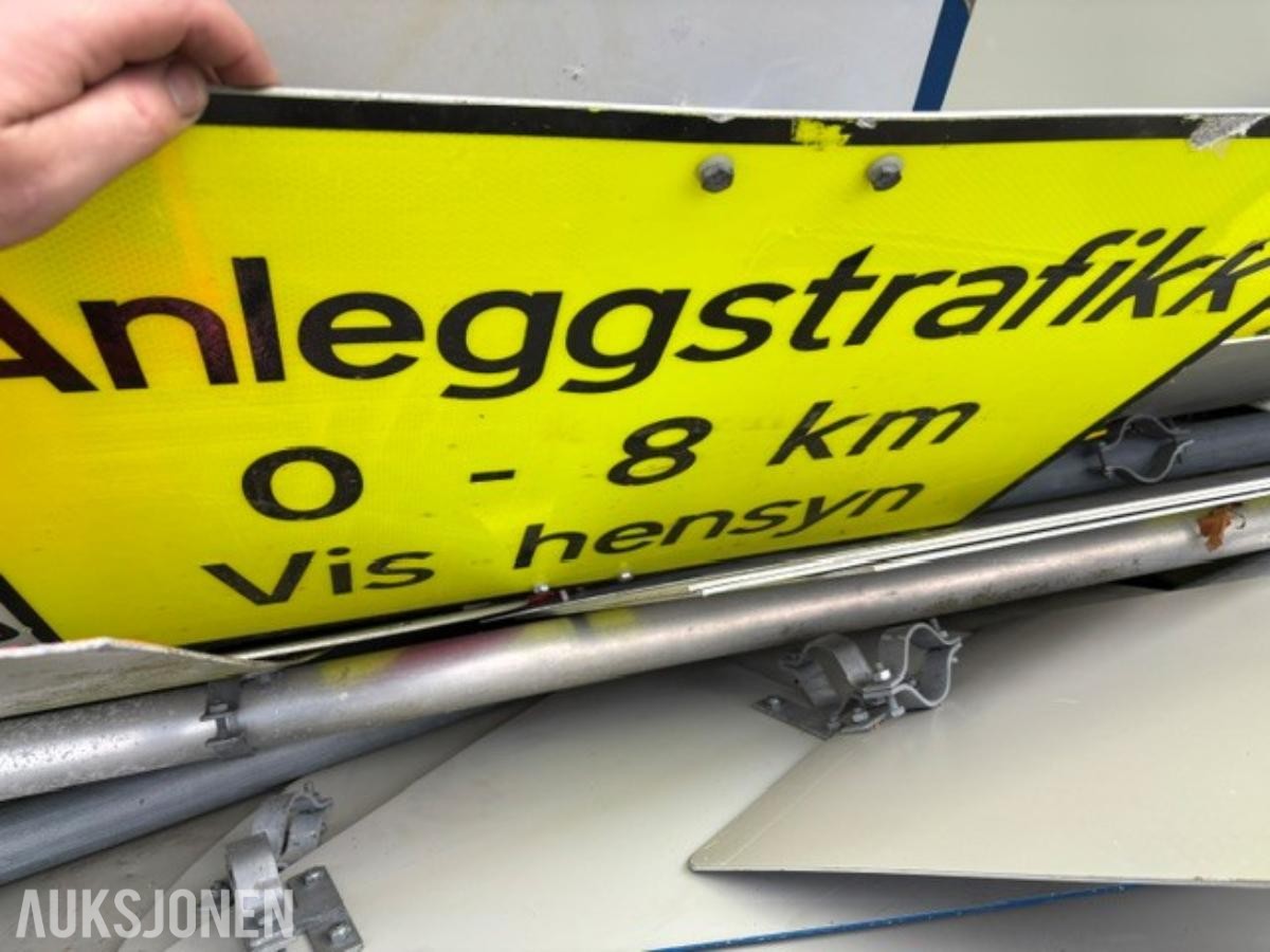 Skiltpakke med trafikk- og anleggsskilt