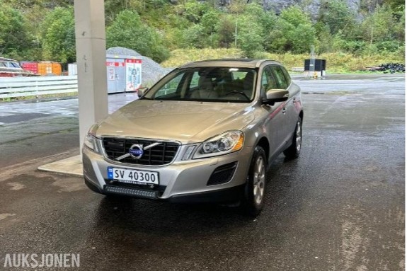 2013 Volvo XC60 2.0 136hk summum TOPPUTGAVE HENGERFESTE SERVICER FULGT S+V DEKK EU OK 10.2027 