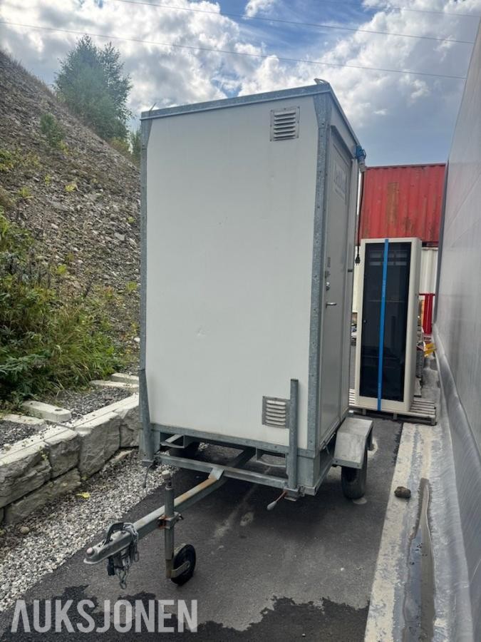 Letthus toalett på hjul med vask, varme og lys