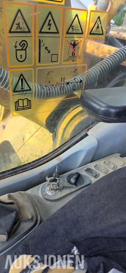 2002 Komatsu PC210LC-7