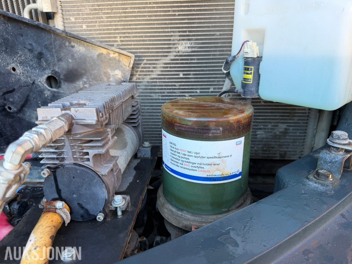 2018 Hyundai 235 LC-9A m/Doserblad 6463 t