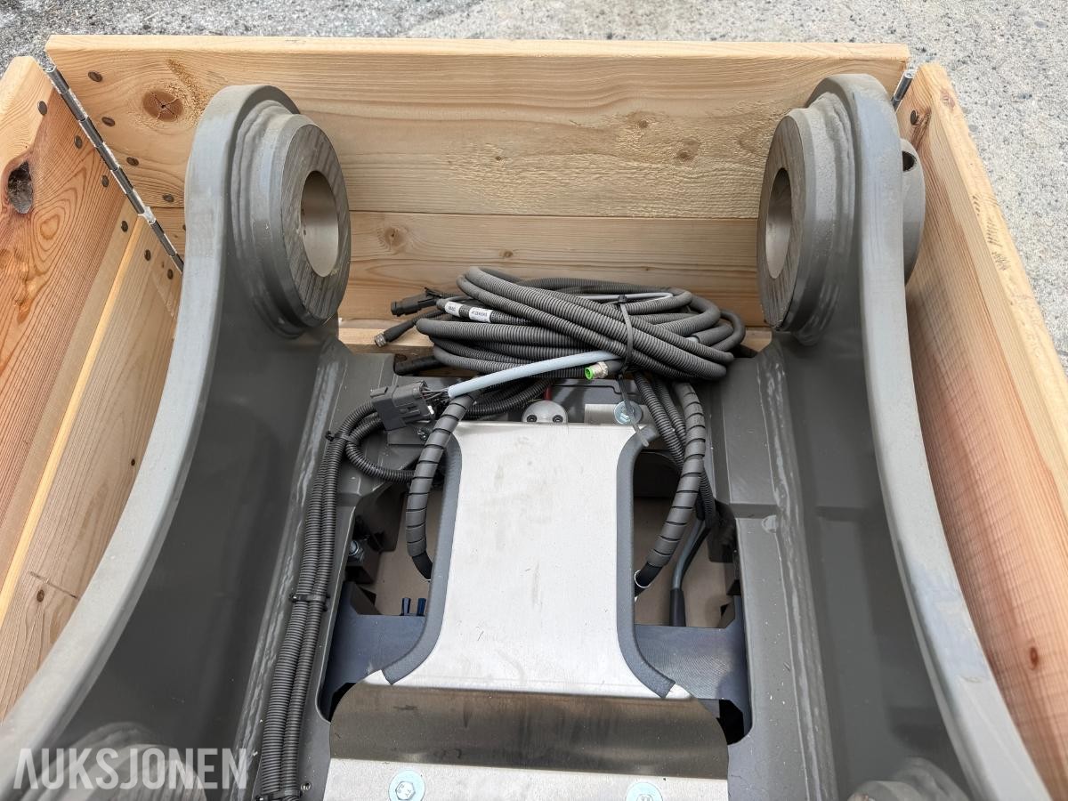 OilQuick OQ80 hydraulisk hurtigfeste med kontrollsystem – ubrukt