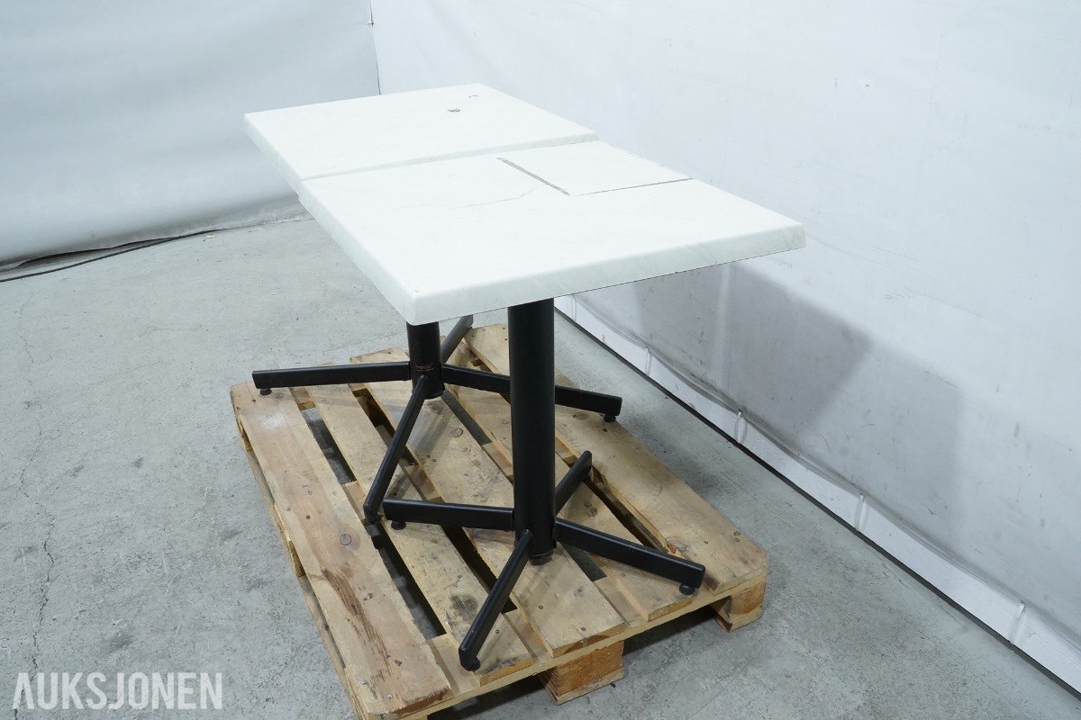 6 StableTable bord og 6 krakker
