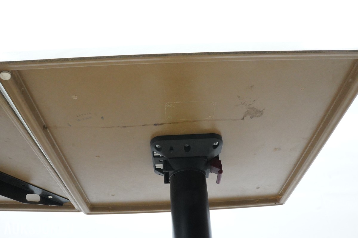 6 StableTable bord og 6 krakker