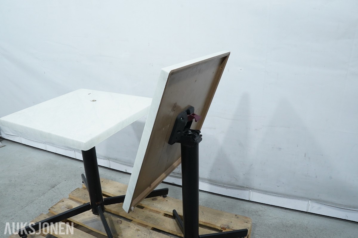 6 StableTable bord og 6 krakker