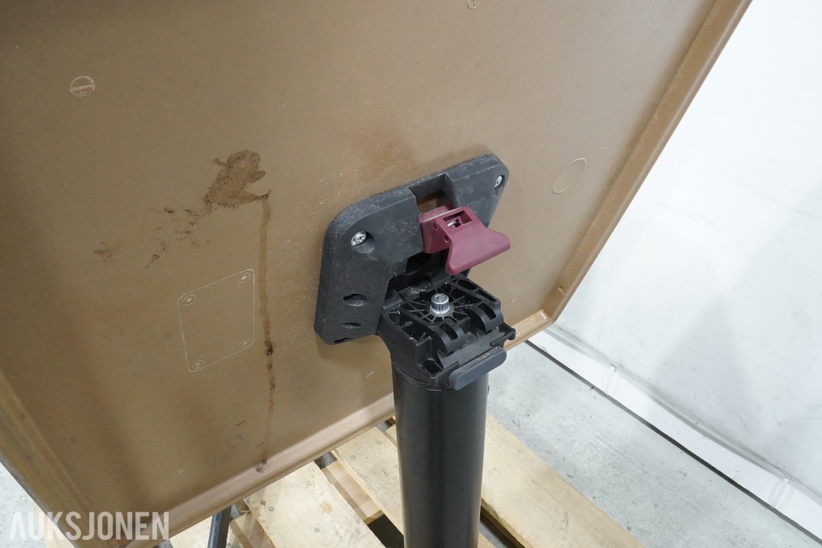 6 StableTable bord og 6 krakker