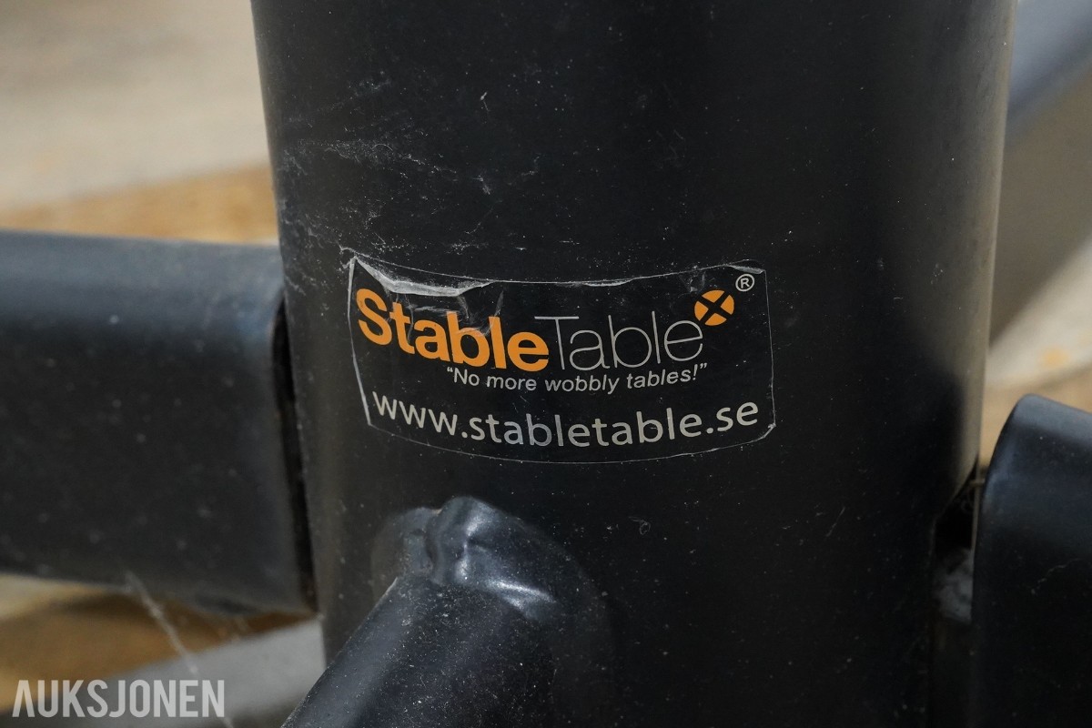6 StableTable bord og 6 krakker