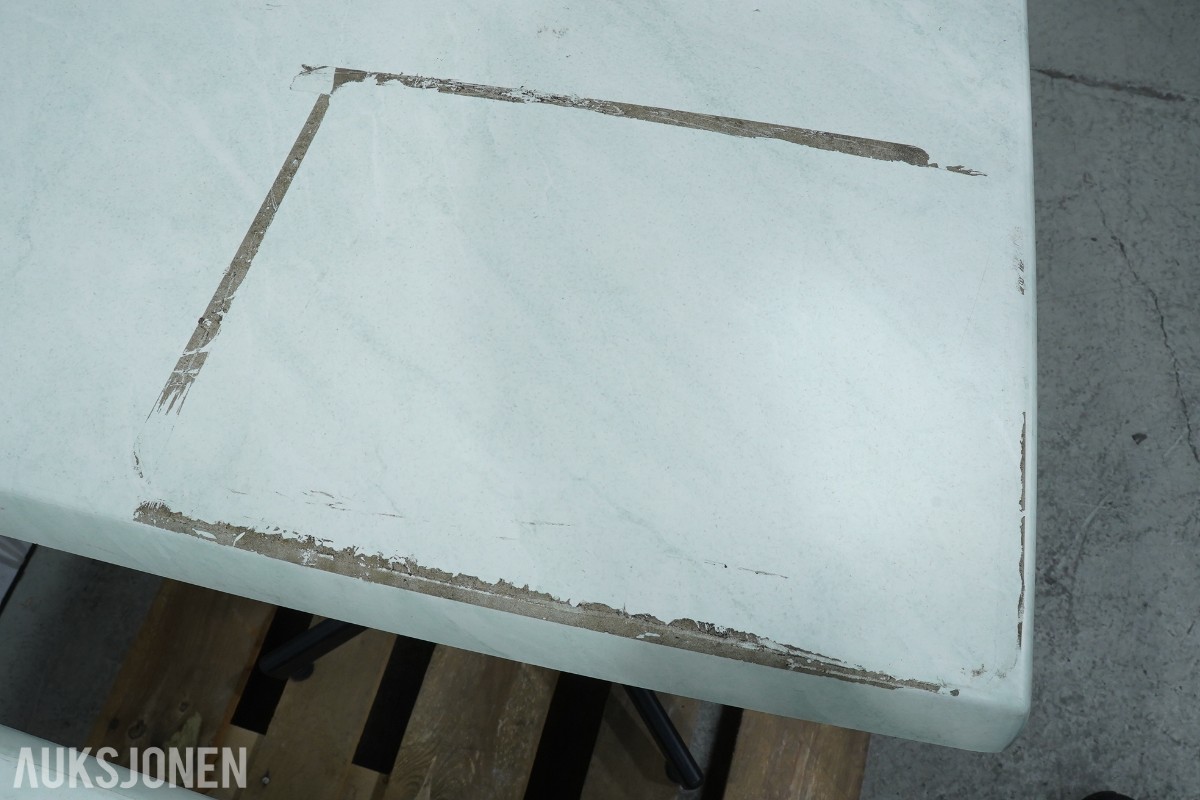 6 StableTable bord og 6 krakker