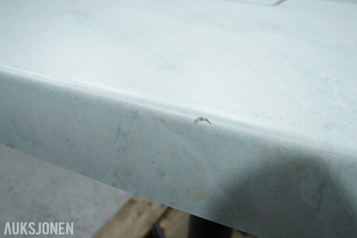 6 StableTable bord og 6 krakker