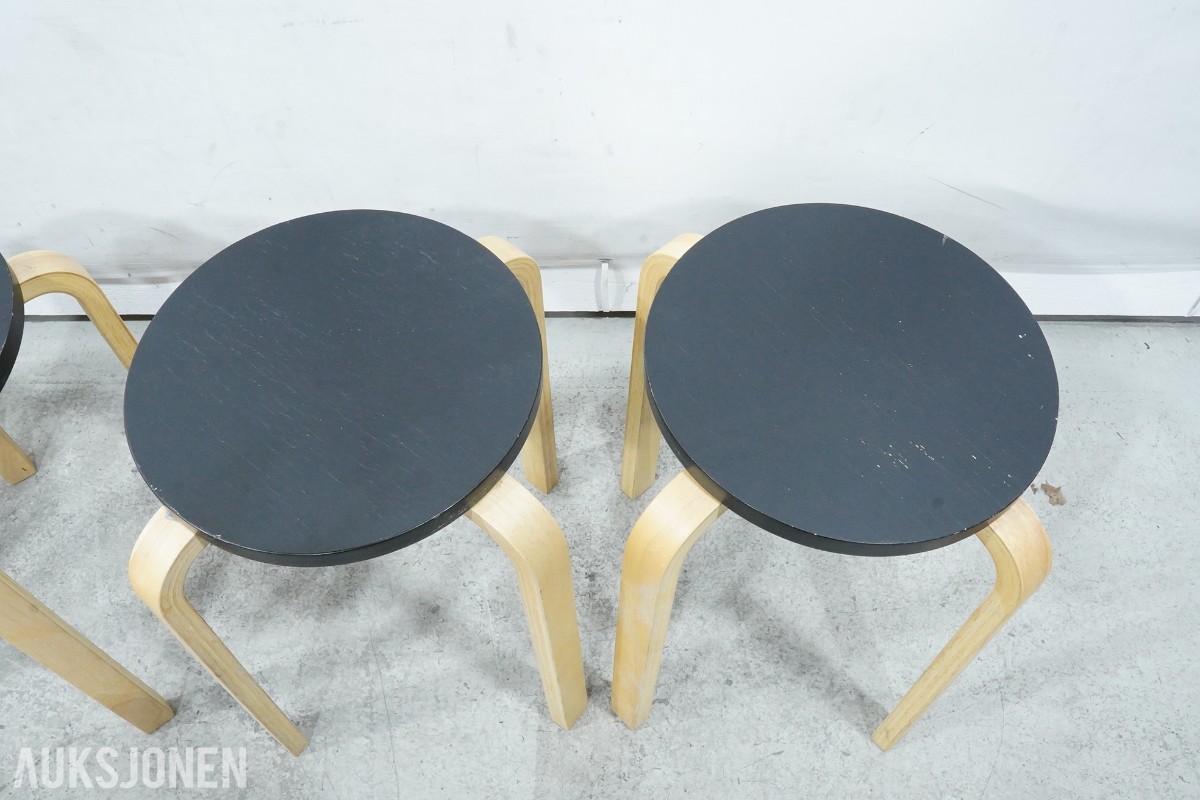 6 StableTable bord og 6 krakker
