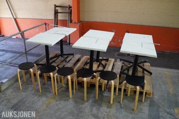 6 StableTable bord og 6 krakker