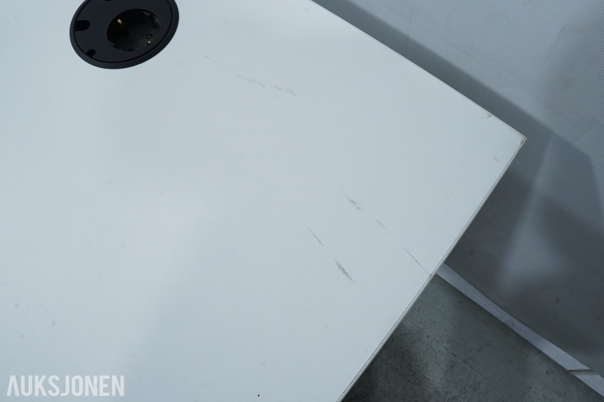 Elektrisk hev-/senk skrivebord med sidebord og kontorstol
