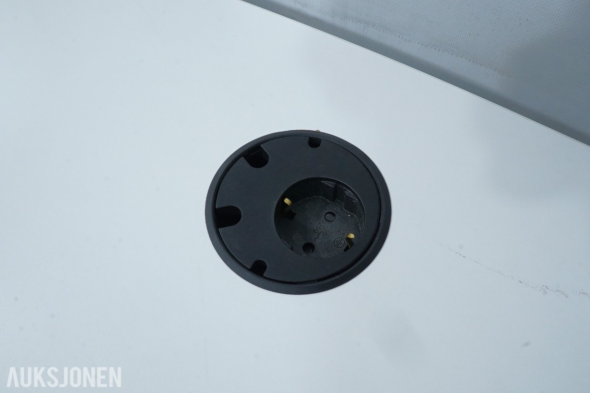 Elektrisk hev-/senk skrivebord med sidebord og kontorstol