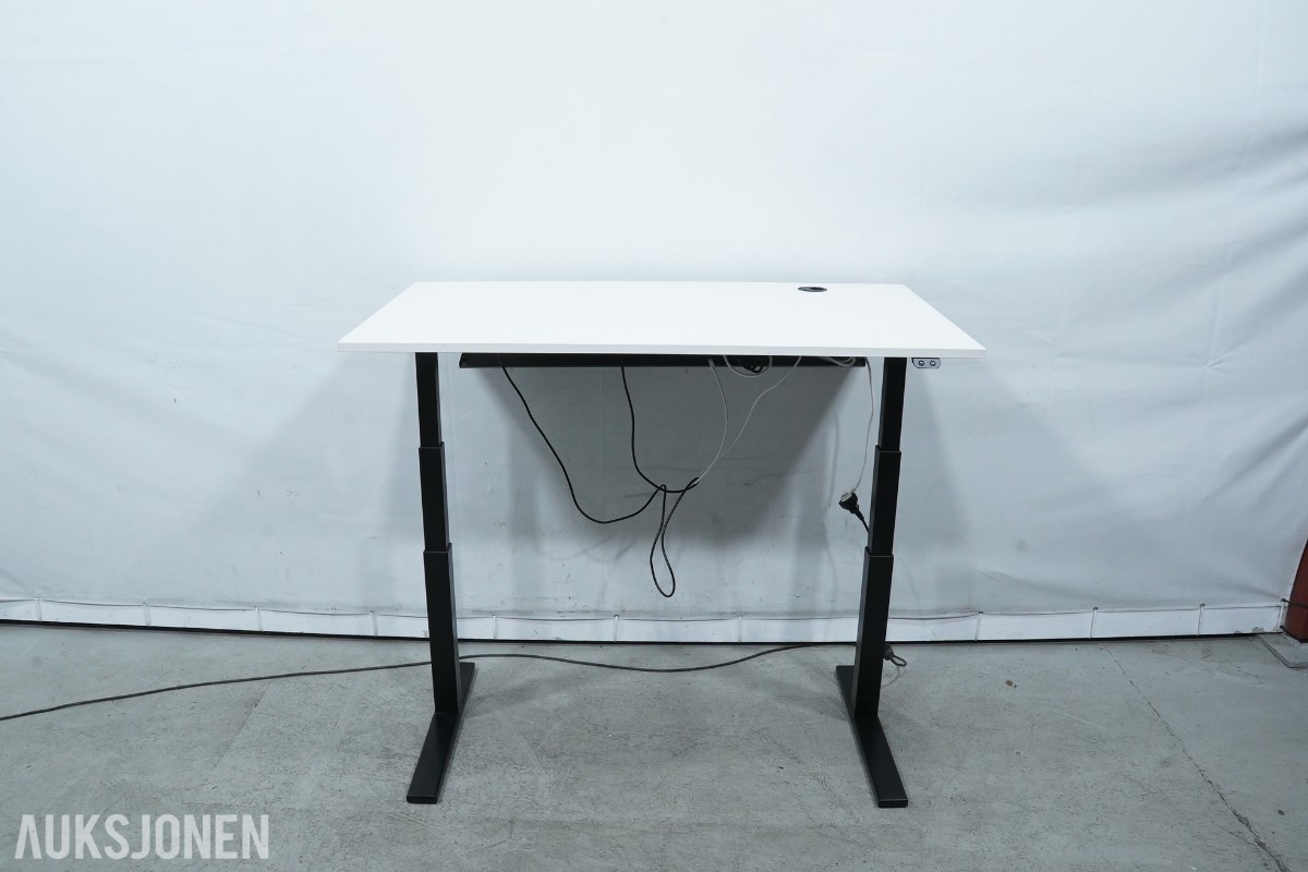 Elektrisk hev-/senk skrivebord med sidebord og kontorstol