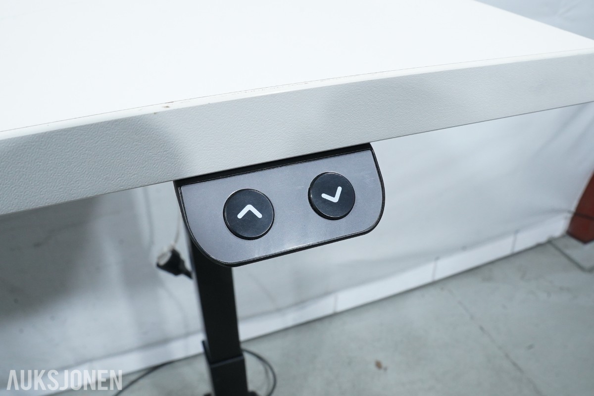 Elektrisk hev-/senk skrivebord med sidebord og kontorstol