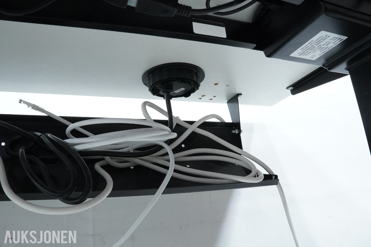 Elektrisk hev-/senk skrivebord med sidebord og kontorstol