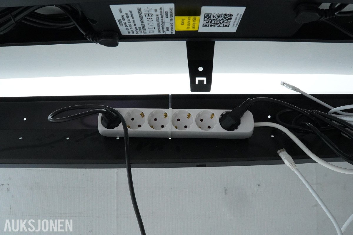 Elektrisk hev-/senk skrivebord med sidebord og kontorstol