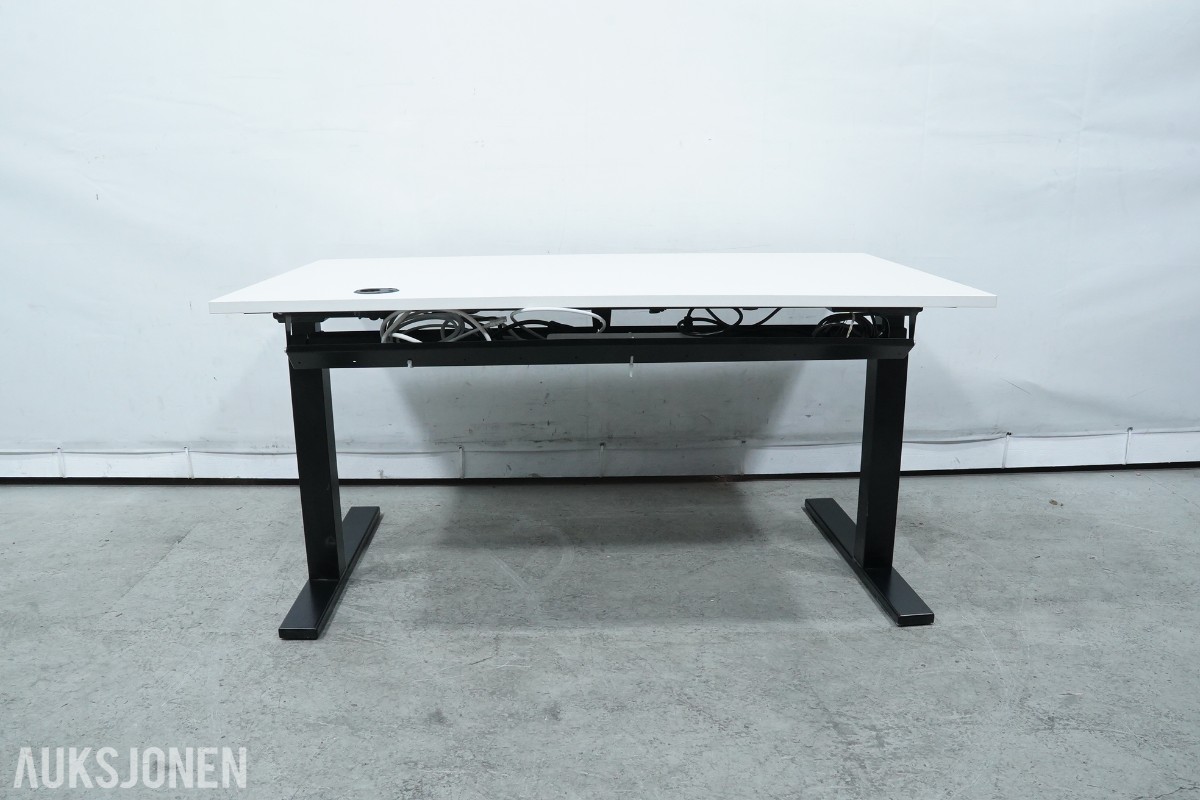 Elektrisk hev-/senk skrivebord med sidebord og kontorstol
