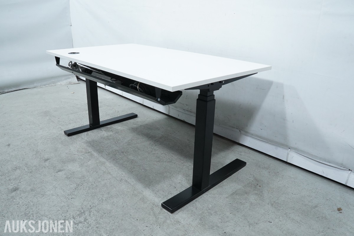 Elektrisk hev-/senk skrivebord med sidebord og kontorstol
