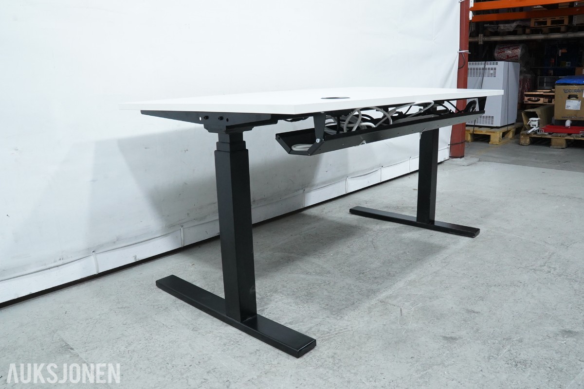 Elektrisk hev-/senk skrivebord med sidebord og kontorstol
