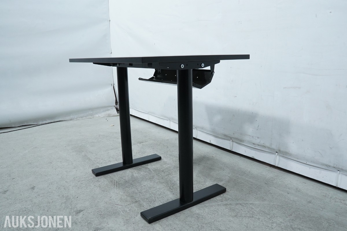 Elektrisk hev-/senk skrivebord med sidebord og kontorstol