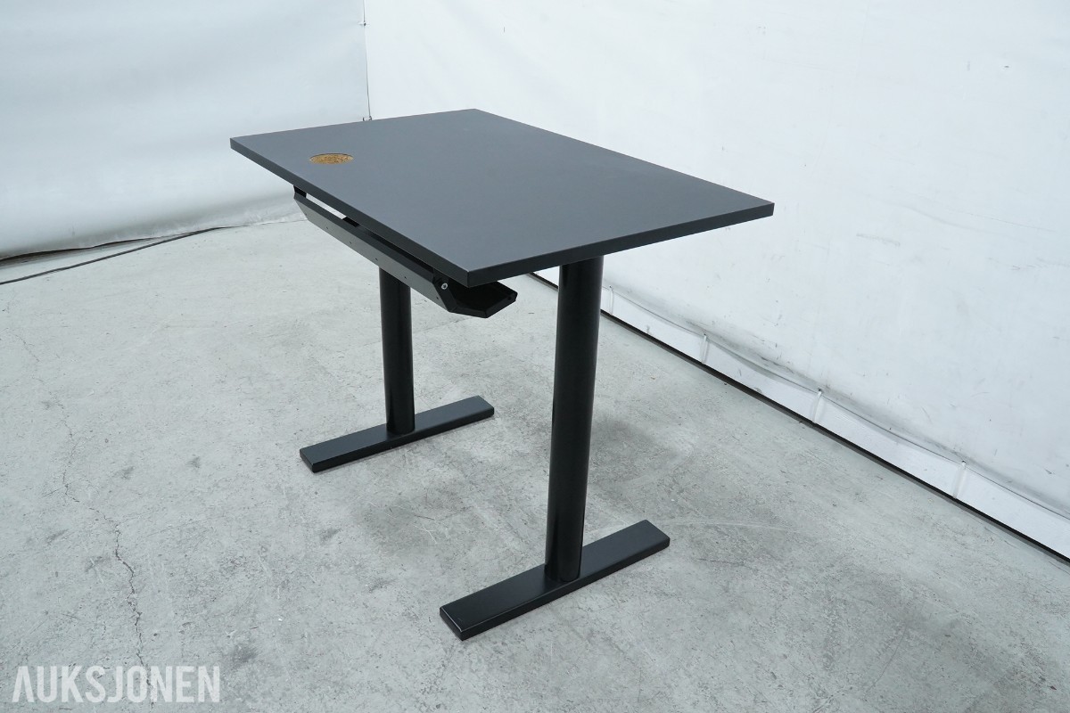 Elektrisk hev-/senk skrivebord med sidebord og kontorstol