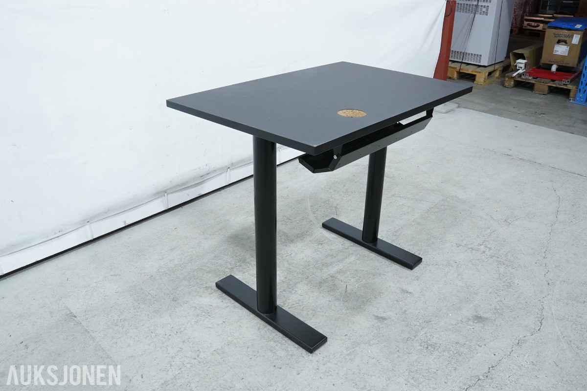 Elektrisk hev-/senk skrivebord med sidebord og kontorstol