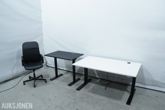 Elektrisk hev-/senk skrivebord med sidebord og kontorstol