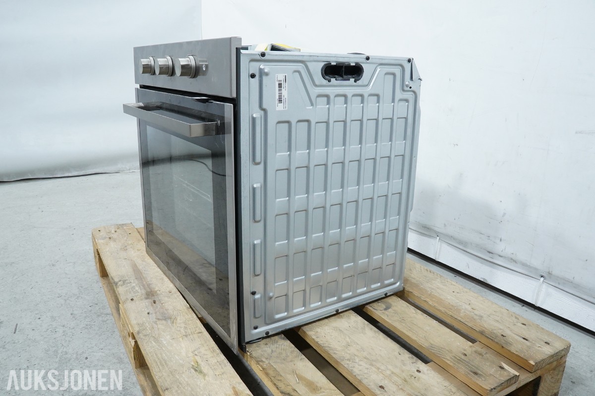 Electrolux Professional fryseskap og IKEA UTRUSTA innbyggingsovn